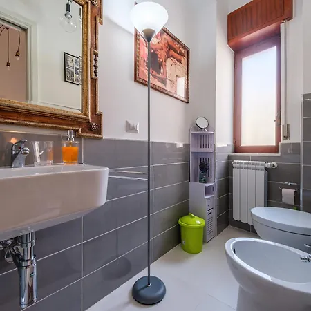 Casa Luce Con Terrazzo ゲストハウス ミラッツォ